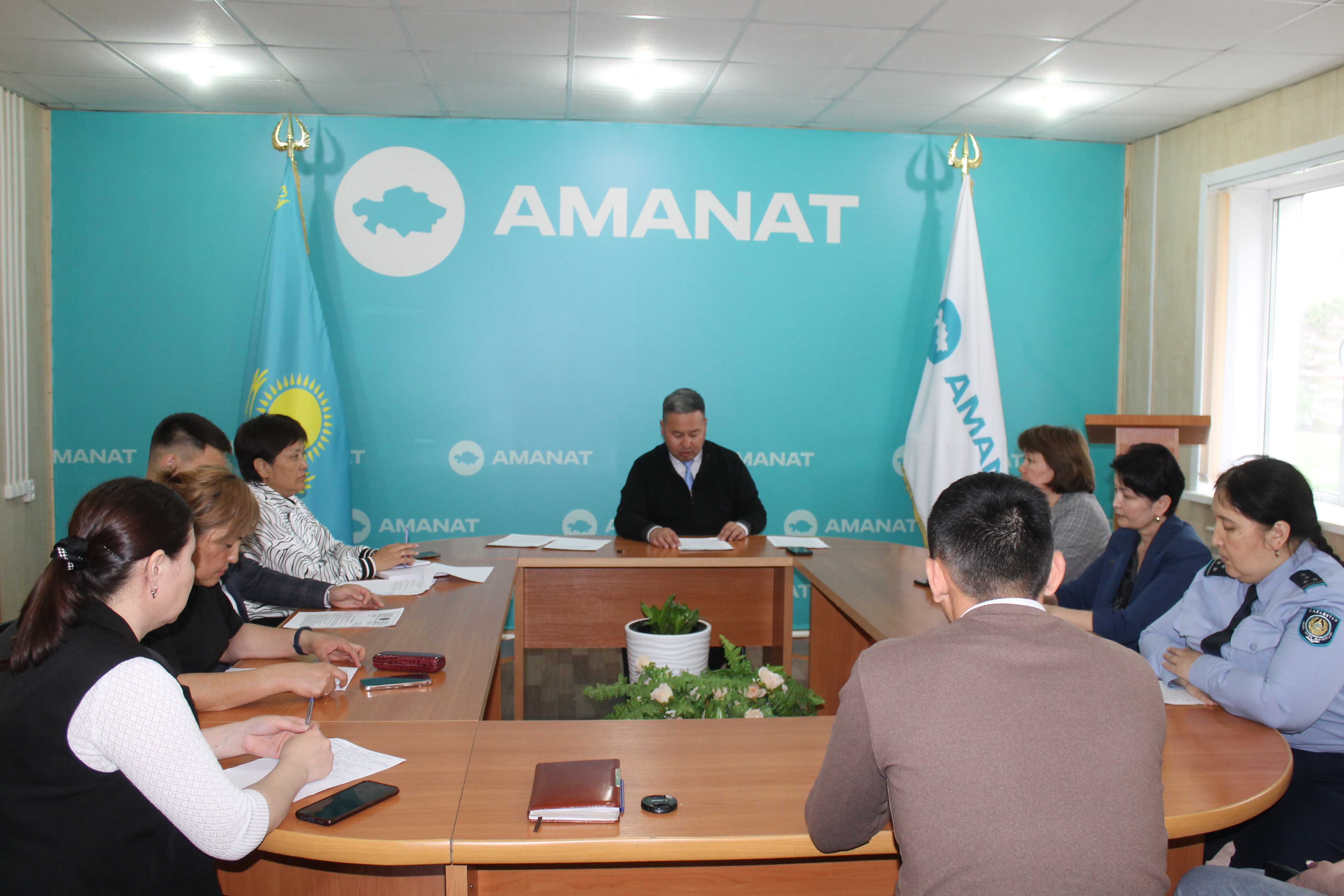 Солтүстік Қазақстан облысы Жамбыл ауданы әкімдігінің жанындағы Әйелдер істері және отбасылық-демографиялық саясат жөніндегі комиссияның отырысы