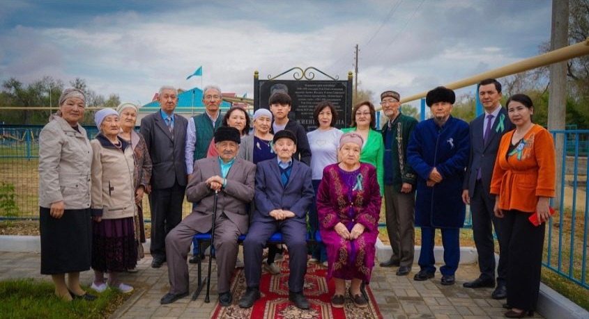 Жарқамыс ауылында Ұлы отан соғысы ардагеріне арналған ескерткіш тақтасы ашылды