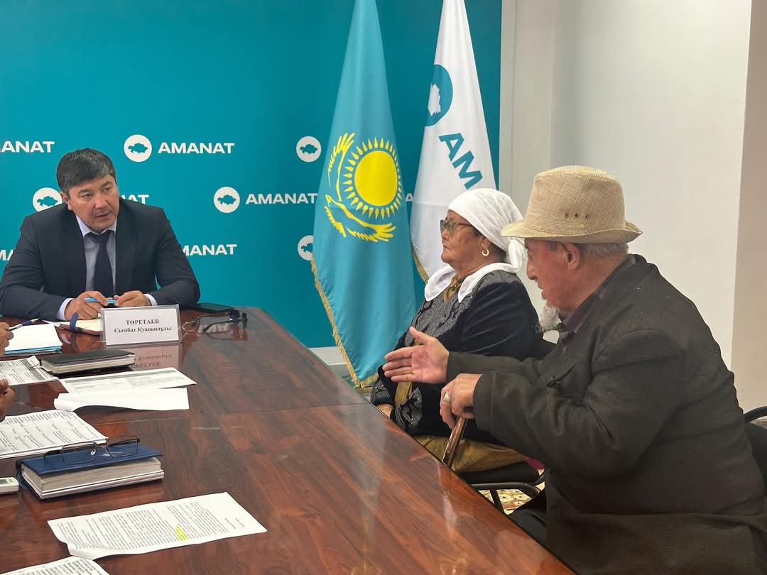 Аким района принял граждан по личным вопросам