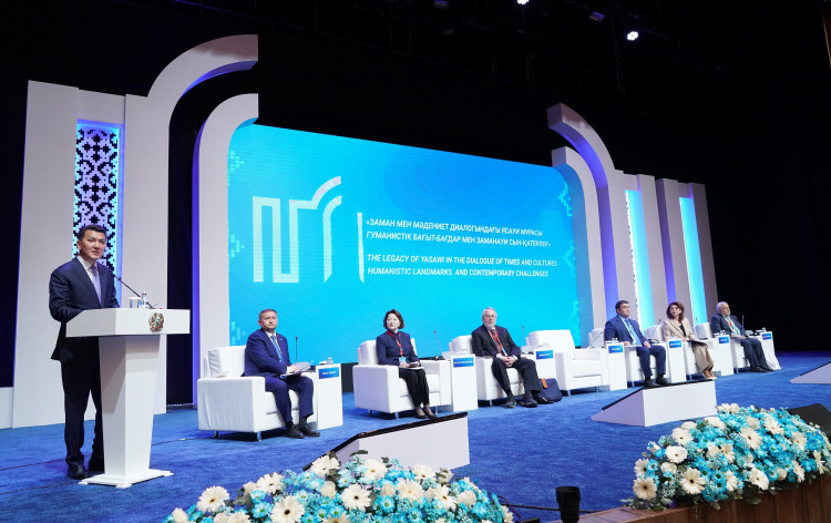 Мемлекеттік кеңесші «Заман мен мәдениет диалогындағы Ясауи мұрасы: гуманистік бағыт-бағдар мен заманауи сын-қатерлер» атты халықаралық симпозиумға қатысты