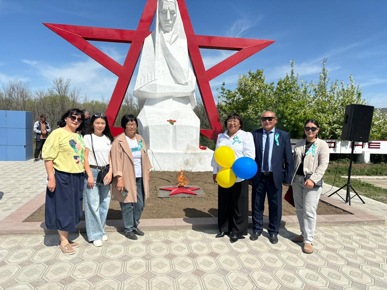 Үлкен Нарын ауданының орталық саябағында гүл шоқтарын қою