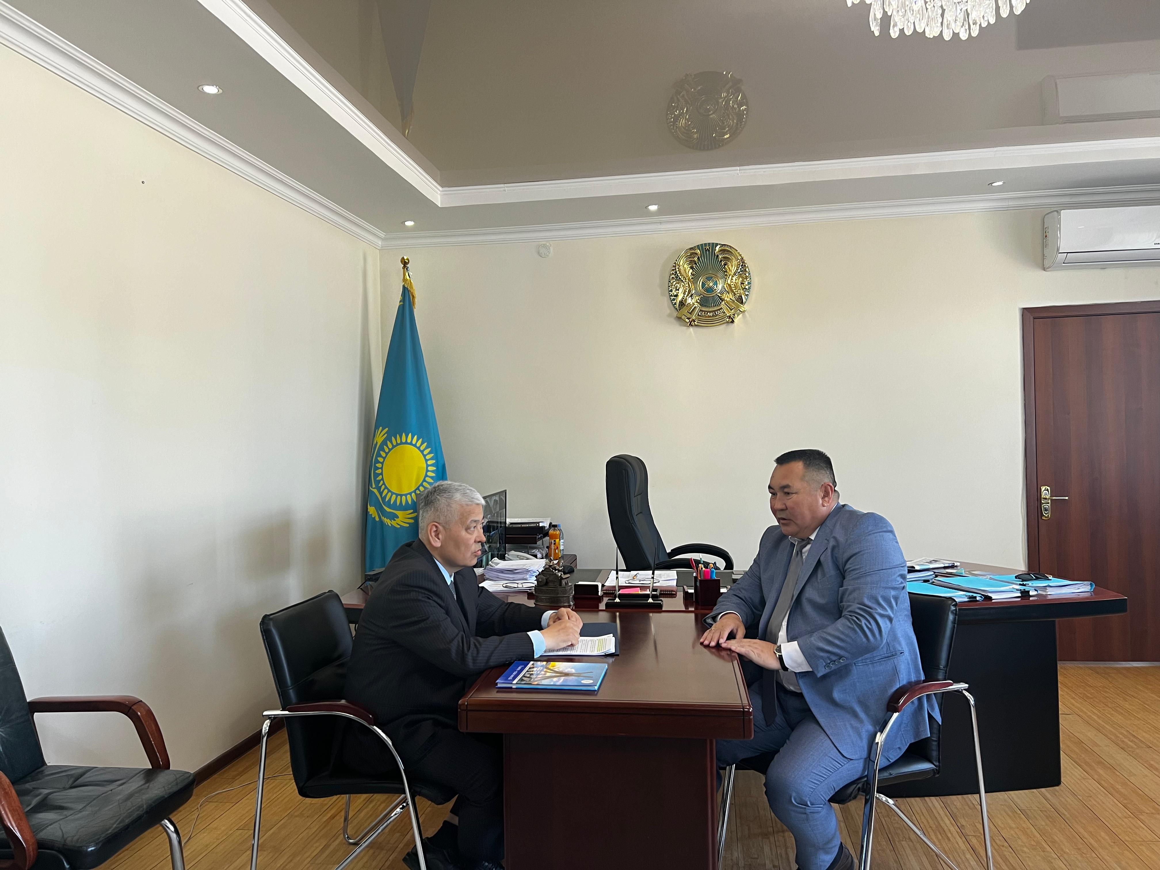 Ұлытау ауданының әкімімен кездесті