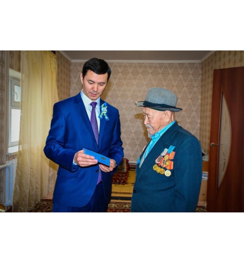 АУДАН ӘКІМІ ТЫЛ АРДАГЕРЛЕРІНЕ ҚҰРМЕТ КӨРСЕТТІ