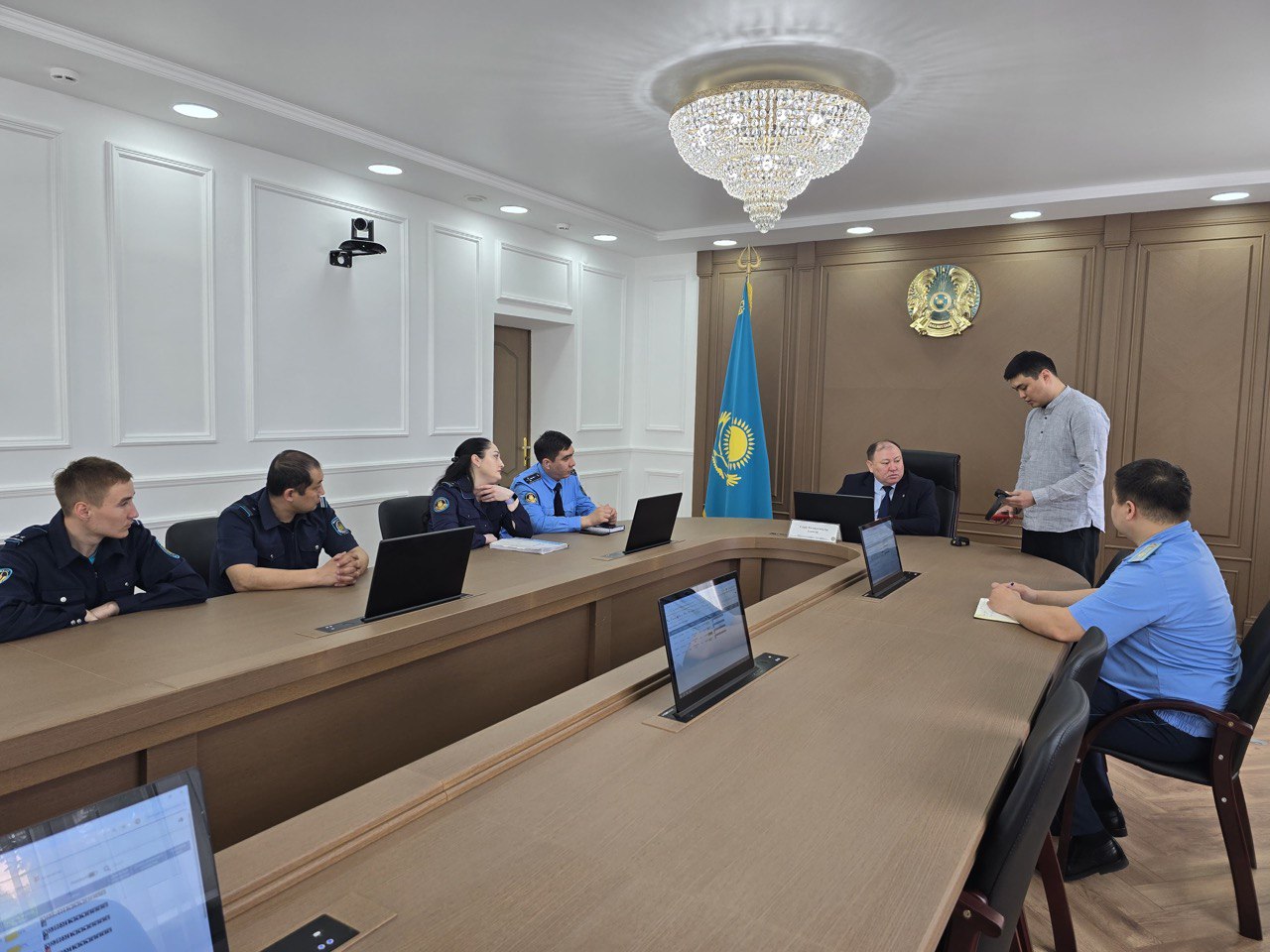 «Рецидивтің алдын алу» жобасы аясында Ақмола облысы прокуратурасының ғимаратында жаңа электронды бақылау білезіктері тапсырылды