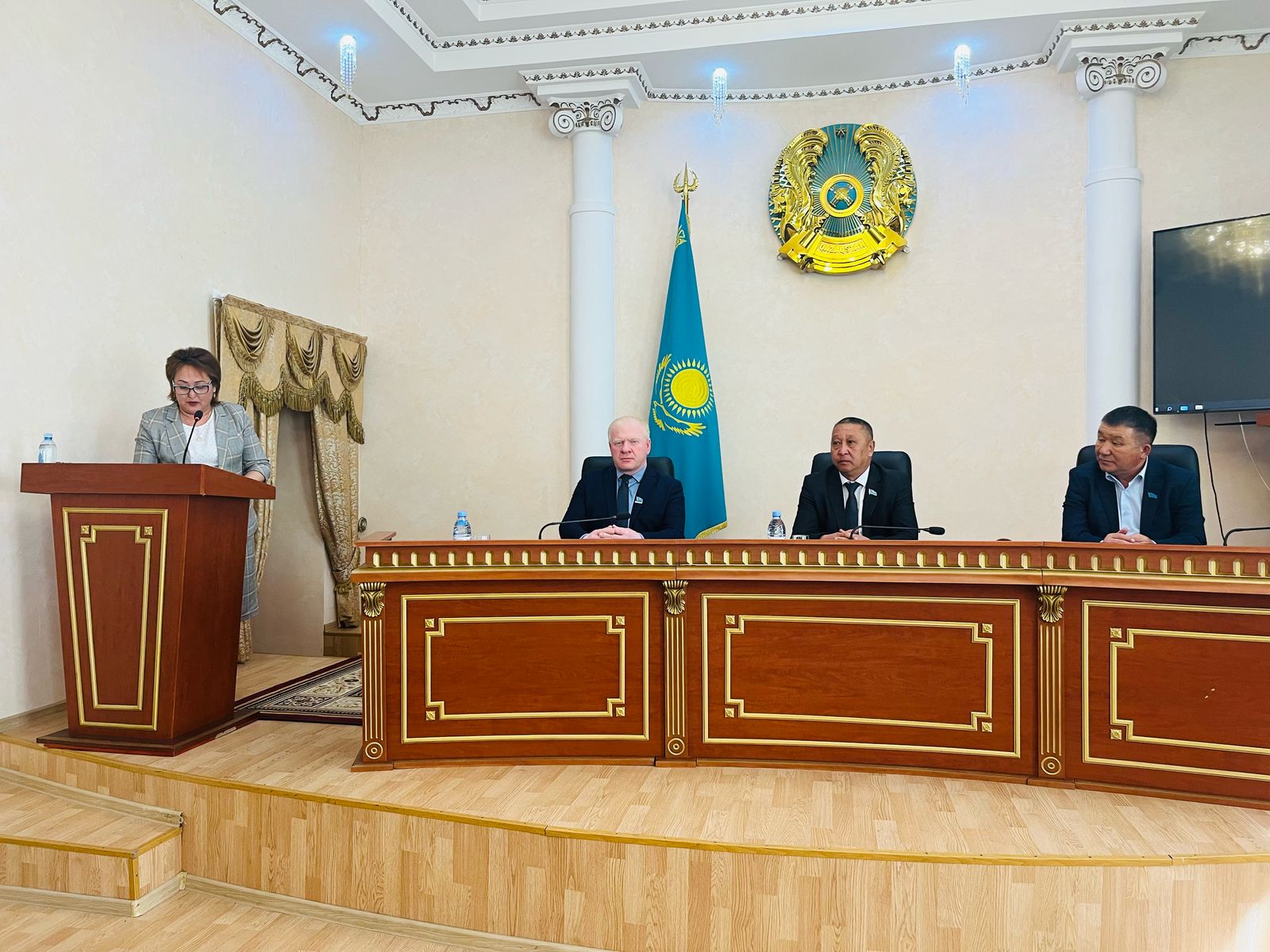 Мектеп директорларымен кездесу
