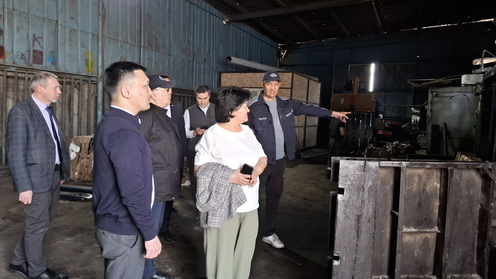 Таза Қазақстан: ақтөбелік пластик қалдықтарды қайта өңдеу бойынша өз кәсібін ашты