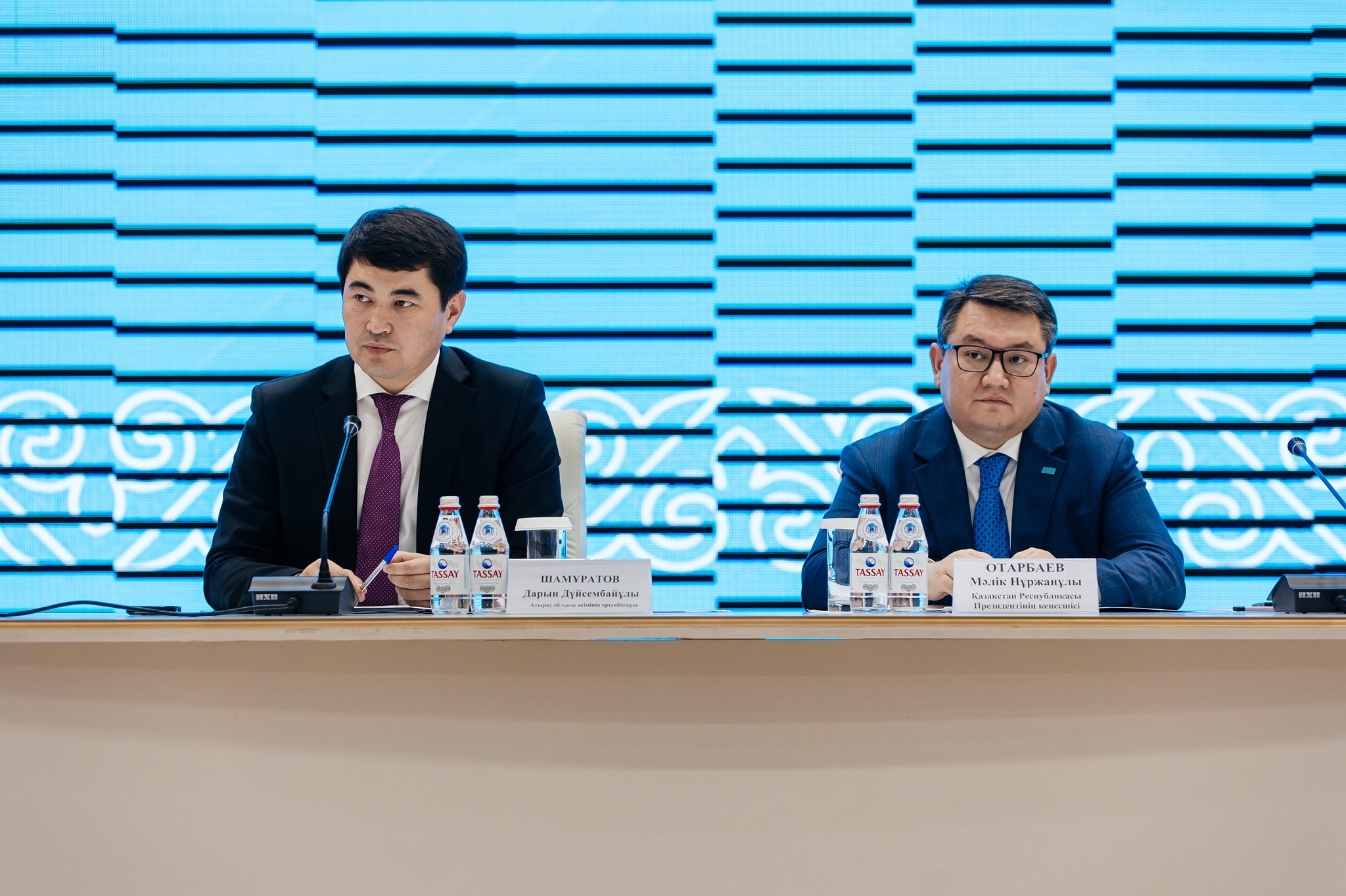 Совещание с педагогами Атырауской области провёл советник Президента РК Малик Отарбаев