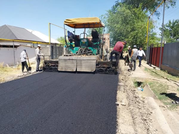 ЕЛДІ МЕКЕНДЕРДЕ АСФАЛЬТ ЖОЛ ТӨСЕУ ЖҰМЫСТАРЫ ЖАЛҒАСУДА