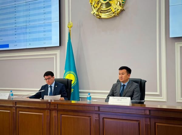 Орал қаласында Мемлекеттік қызмет істері агенттігінің Батыс Қазақстан облысы бойынша департаментінің басшысы Мұрат Байсаловтың төрағалығымен аудан әкімдері аппараттарының басшыларымен, әдеп жөніндегі уәкілдермен және персоналды басқару қызметтерінің өкілдерімен жұмыс кездесуі өтті.