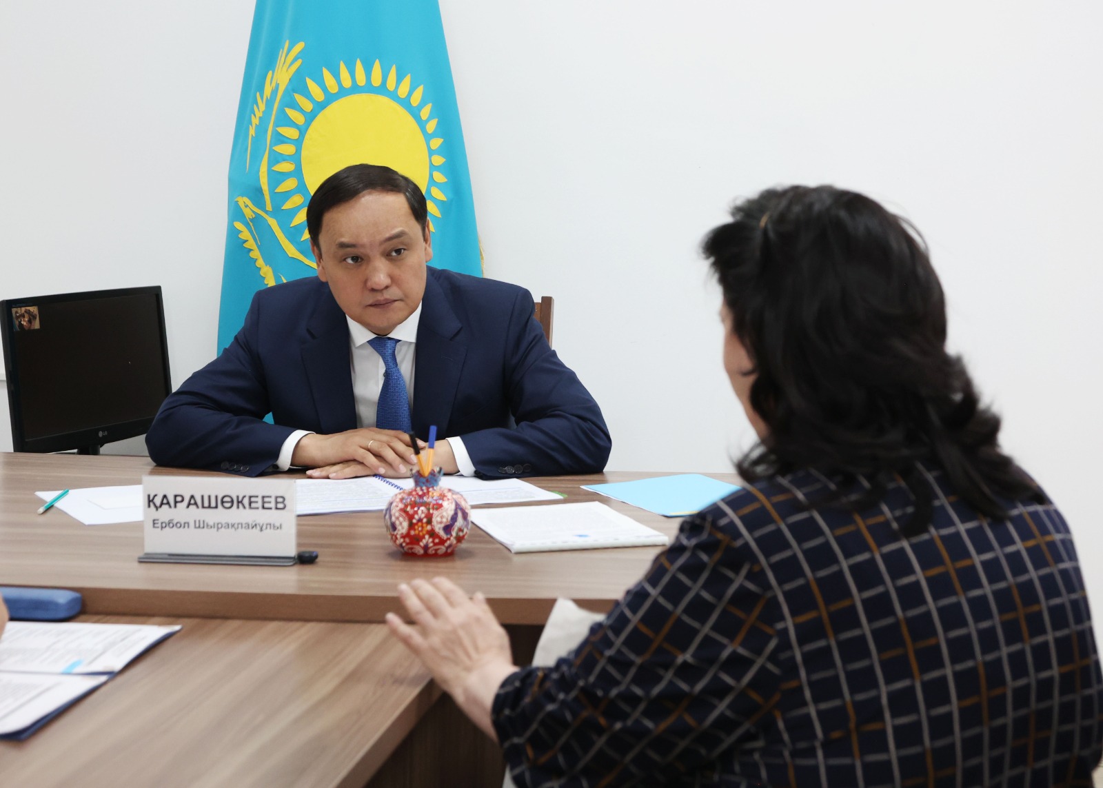 Ербол Қарашөкеев азаматтарды қабылдады