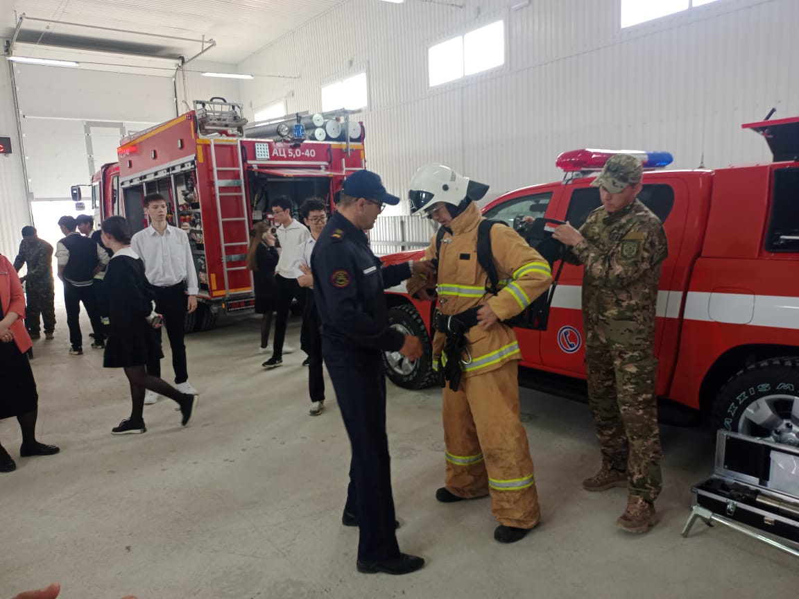 Доссорлық оқушылар жаңа өрт сөндіру бекетіне экскурсия жасады