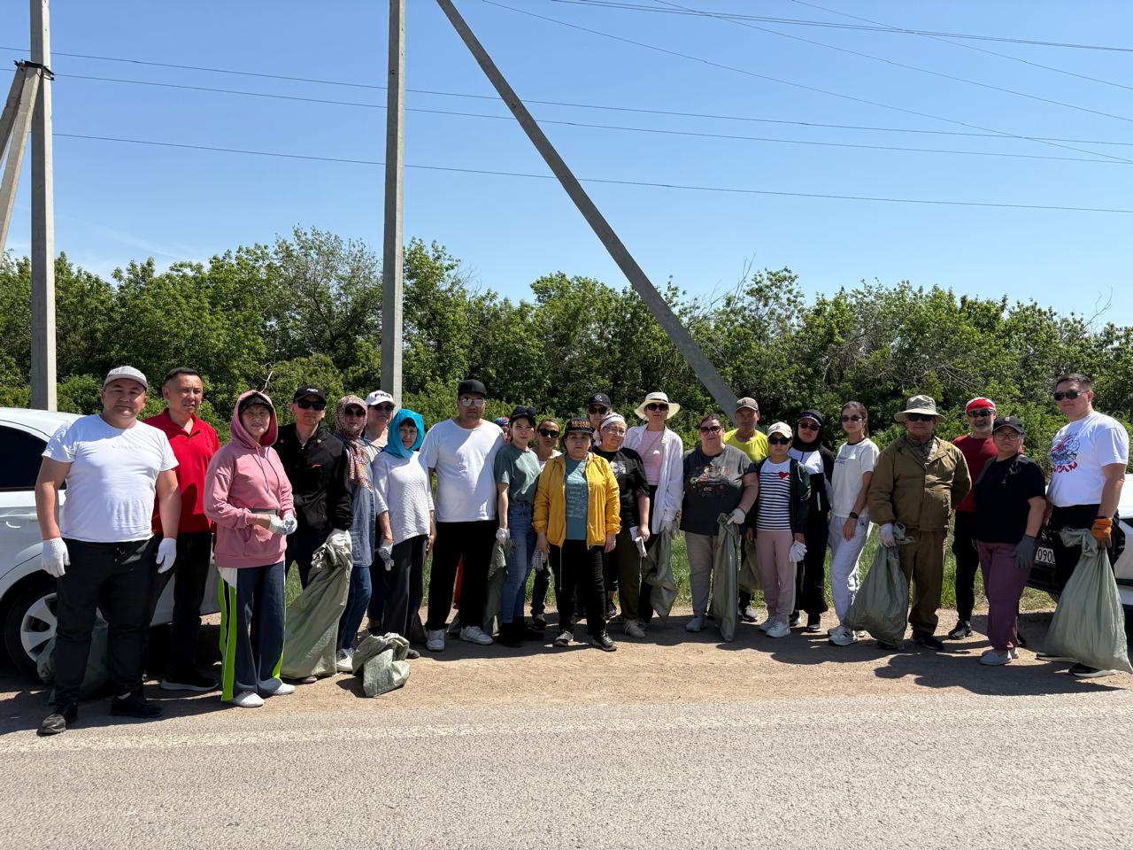 В РАМКАХ АКЦИИ «ТАЗА ҚАЗАҚСТАН» В СЕЛЬСКОМ ОКРУГЕ КАБАНБАЙ БАТЫРА ПРОШЕЛ СУББОТНИК