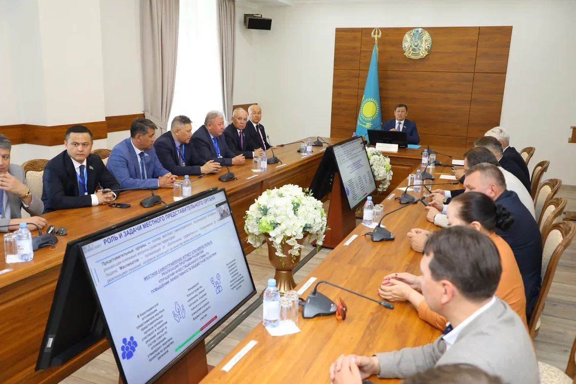 "Жергілікті өкілді органдардың рөлі мен маңыздылығын" облыстық мәслихат депутаттары мен республиканың облыс орталықтары мәслихаттарының төрағалары талқылады