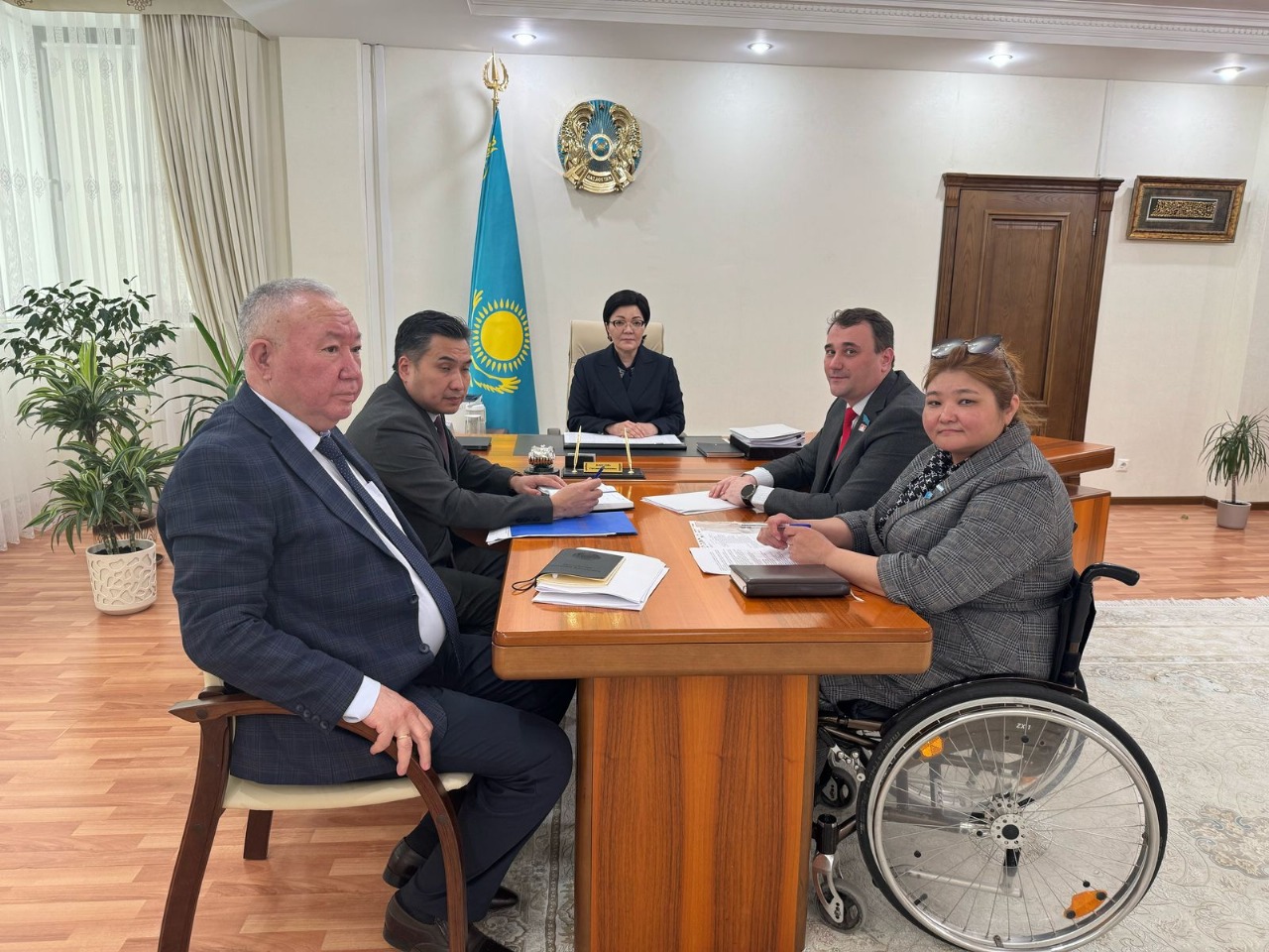 ҚР Еңбек және халықты әлеуметтік қорғау министрі Светлана  Жақыпова мен облыстық мәслихат депутаттары кездесті