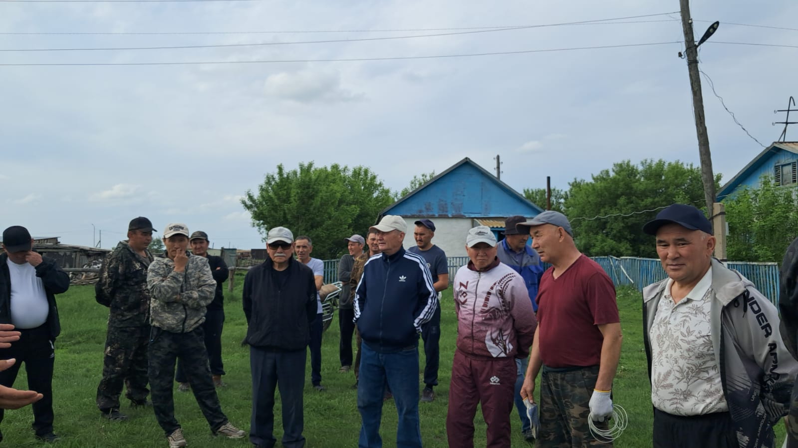 Қарақамыс ауылында  ауылдық округ әкімінің есеп беру кездесуі