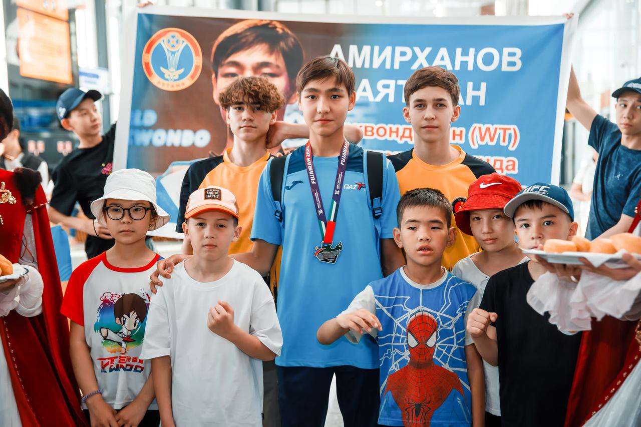 Әлем чемпионатының күміс жүлдегері Аятжан Әмірханов елге оралды