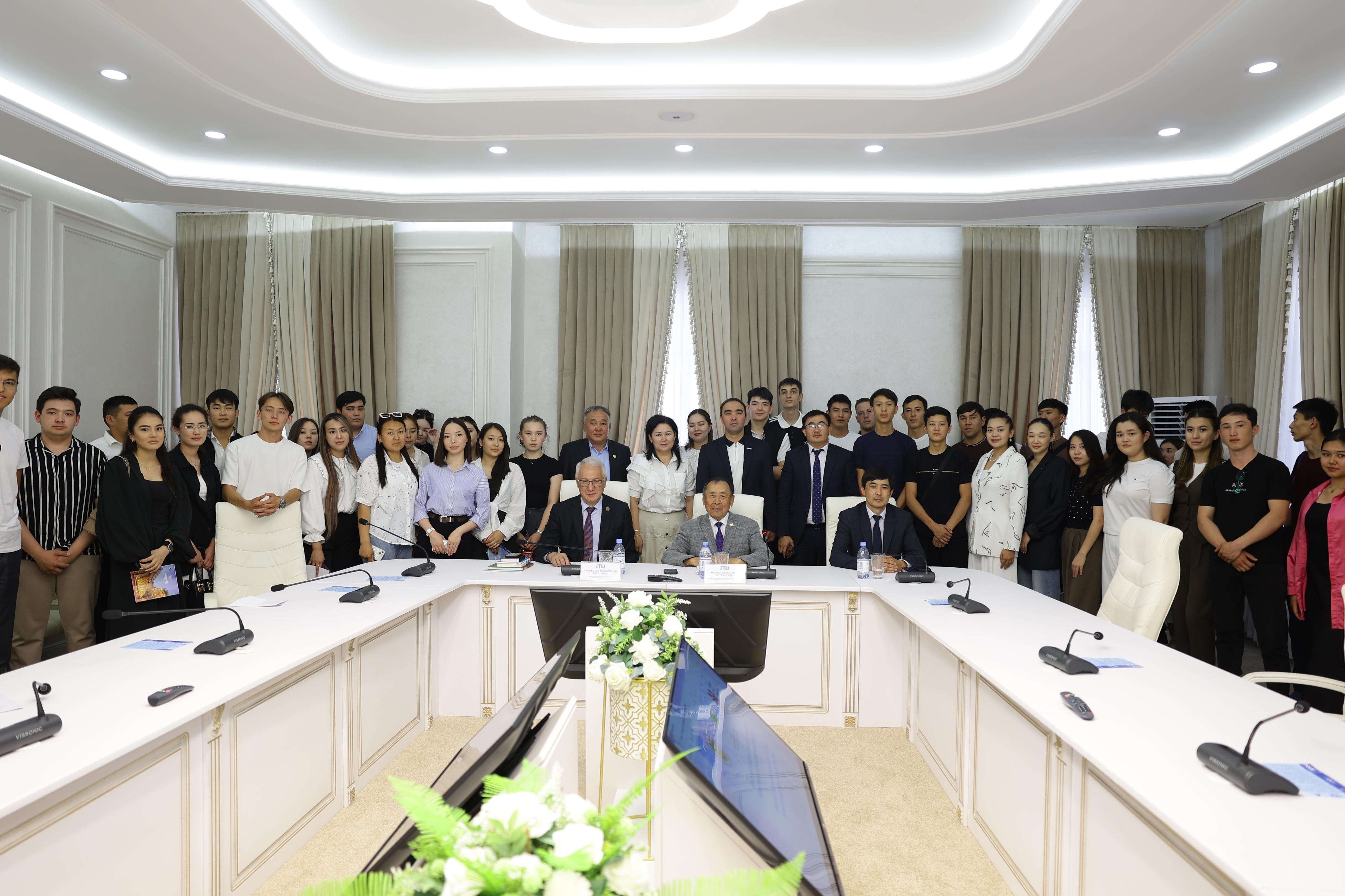 Ш.Мұртаза атындағы Халықаралық Тараз университетінің студенттерімен кездесу өтті