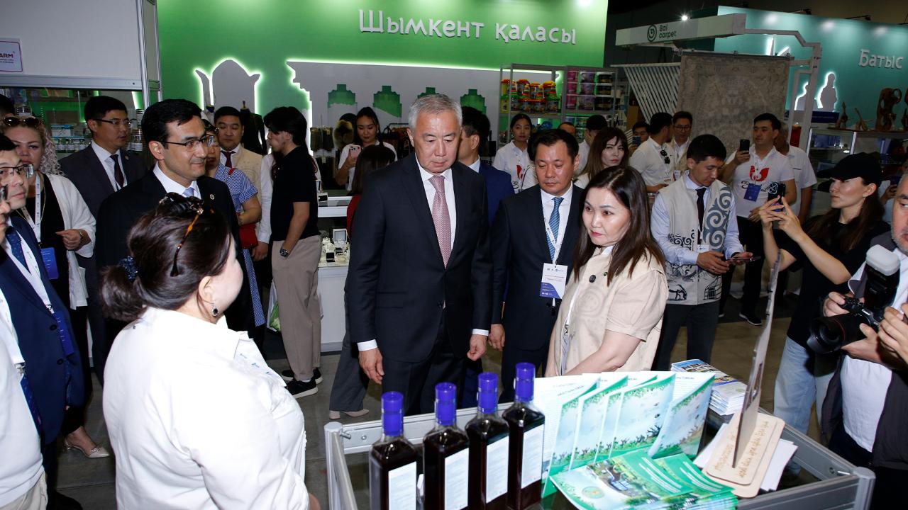 Серік Жұманғарин Ulttyq ónim – 2025 атты отандық өндірушілер көрмесін ашты