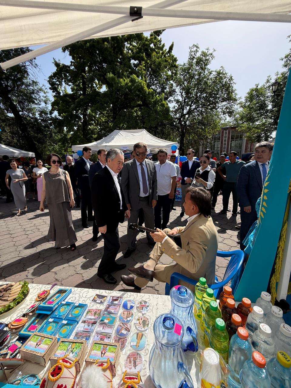 Посольство Республики Казахстан в Кыргызской Республике приняло участие в благотворительной ярмарке, приуроченной к Международному дню защиты детей