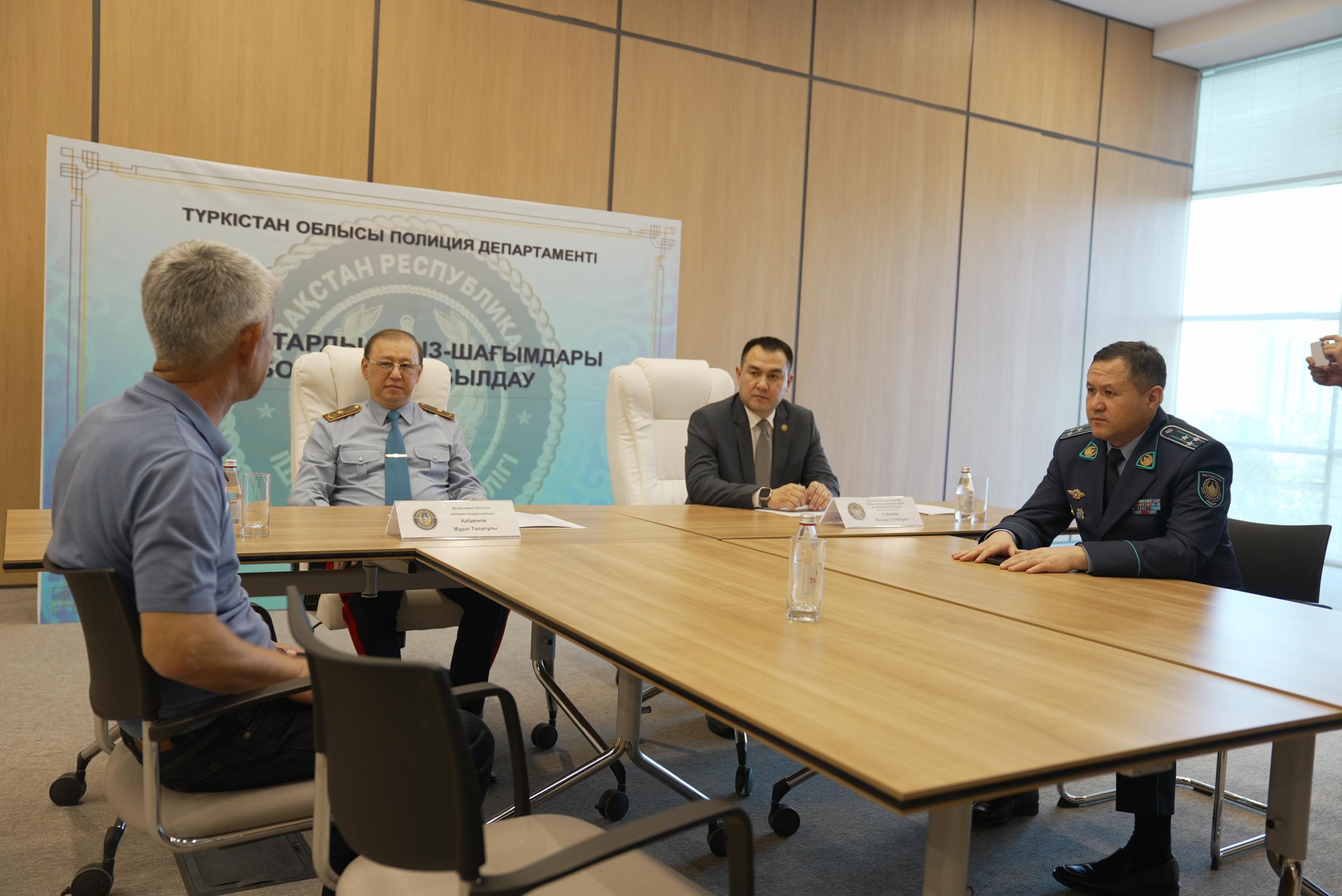 Түркістанда полиция басшысы тұрғындарға есеп берді