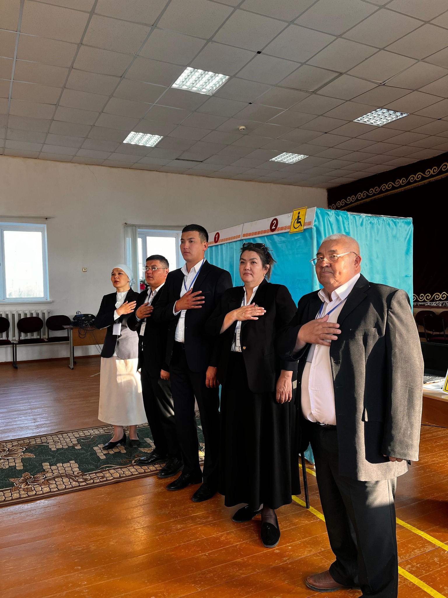 САРОЙДА САЙЛАУШЫЛАРҒА ЕСІК АШЫҚ