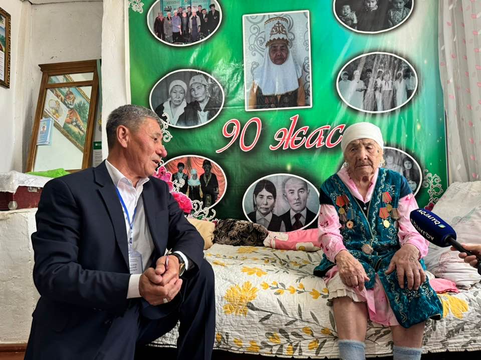 СЫРЫМ АУДАНЫНДА 98 ЖАСТАҒЫ ТЫЛ АРДАГЕРІ ДАУЫС БЕРДІ