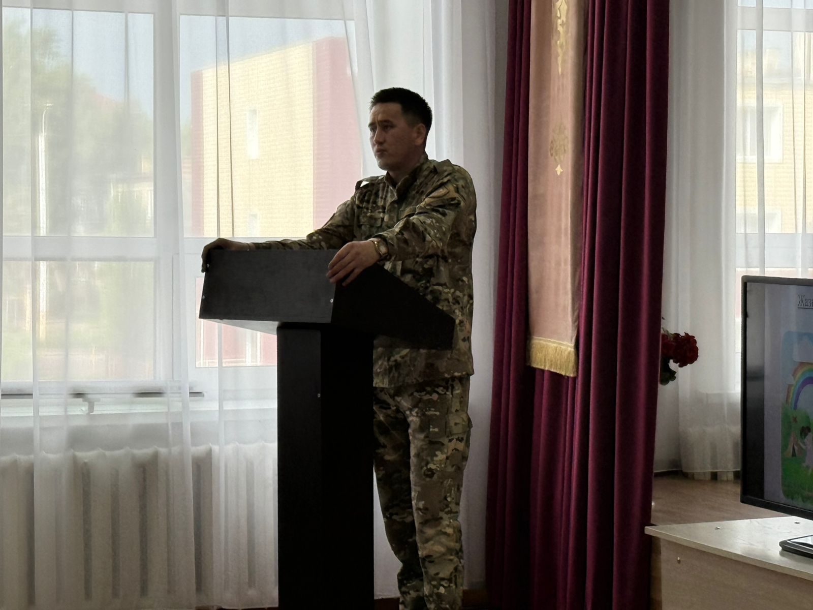 Әулиекөл ауданы ТЖБ қызметкерлері Қауіпсіз демалыс акциясы аясында Әулиекөл ауылы мен Құсмұрын кентінің білім беру объектілерінде жалпы ата-аналар жиналысына қатысты.