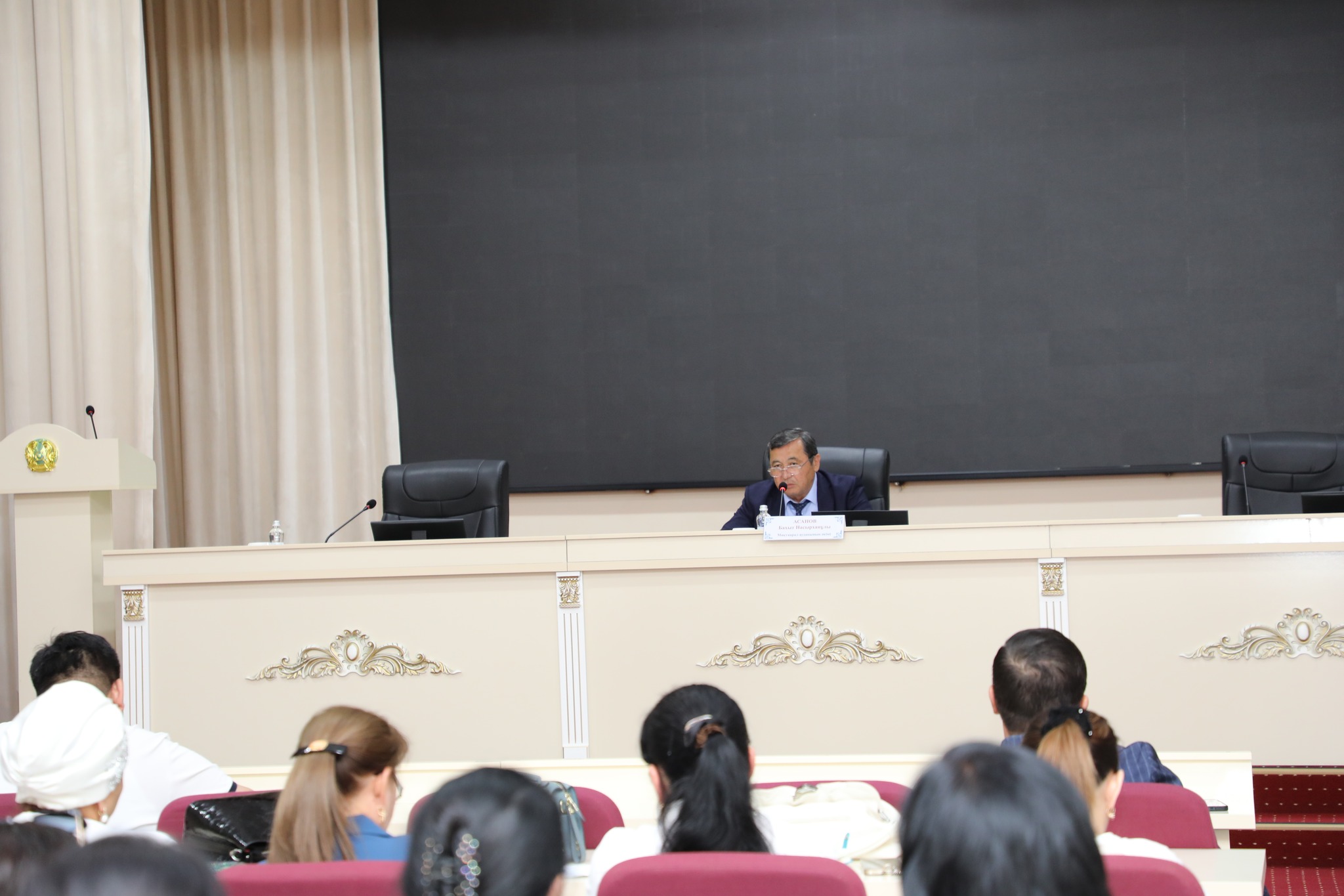 АУДАН БАСШЫСЫ БІЛІМ БЕРУ САЛАСЫНДАҒЫ ӨЗЕКТІ МӘСЕЛЕЛЕРГЕ БАЙЛАНЫСТЫ ЖИЫН ӨТКІЗДІ