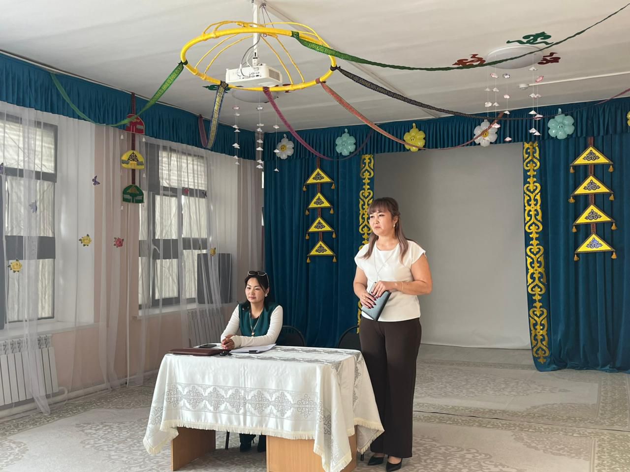 Балабақшаларда ересек топ ата-аналарына түсіндірме жұмыстары бойынша жиналыс өткізілді.