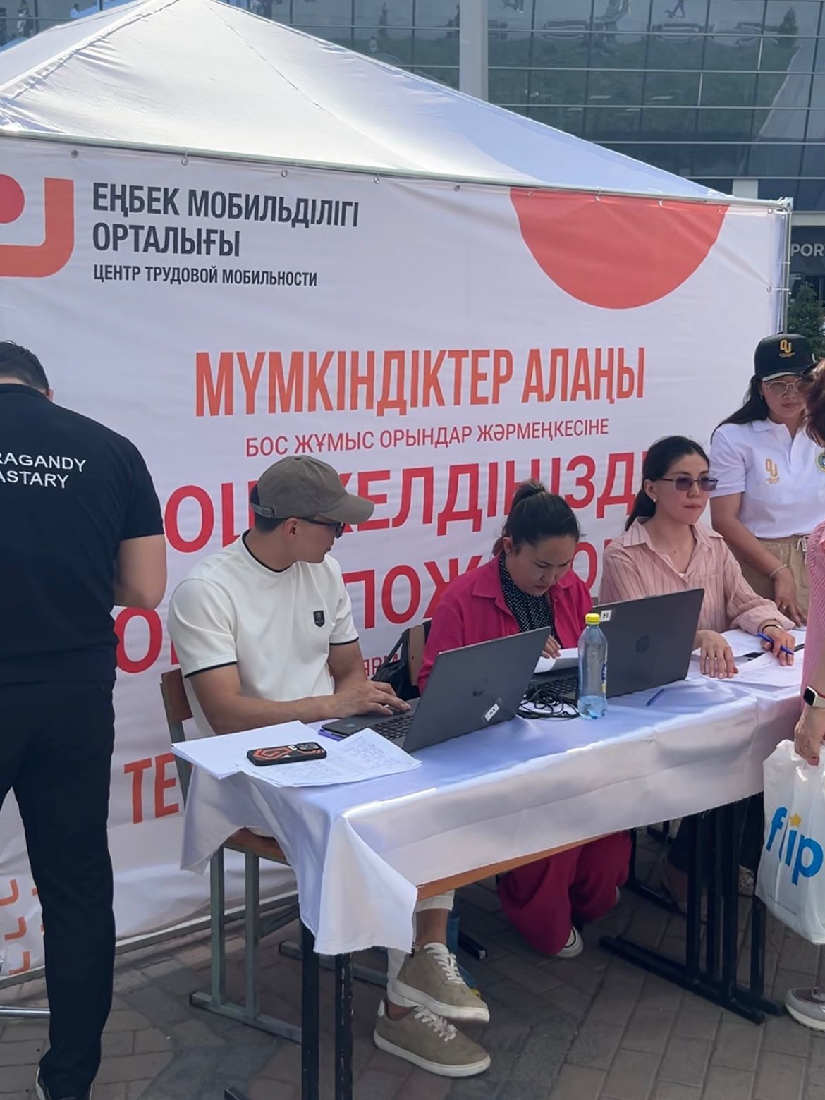 ҚАРАҒАНДЫ ОБЛЫСЫНДА БІР МЕЗЕТТЕ БОС ЖҰМЫС ОРЫНДАР ЖӘРМЕҢКЕСІ ӨТКІЗІЛДІ!