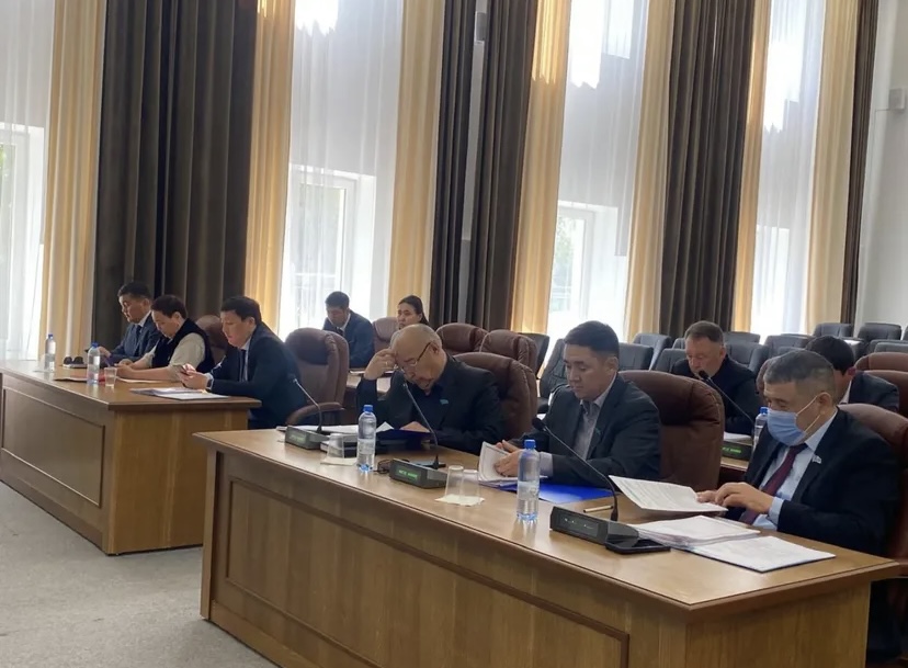 2025 жылдың 15 мамыр күні Бөрлі аудандық мәслихатының тұрақты комиссия отырысы М.Дияровтың төрағалығымен өтті.