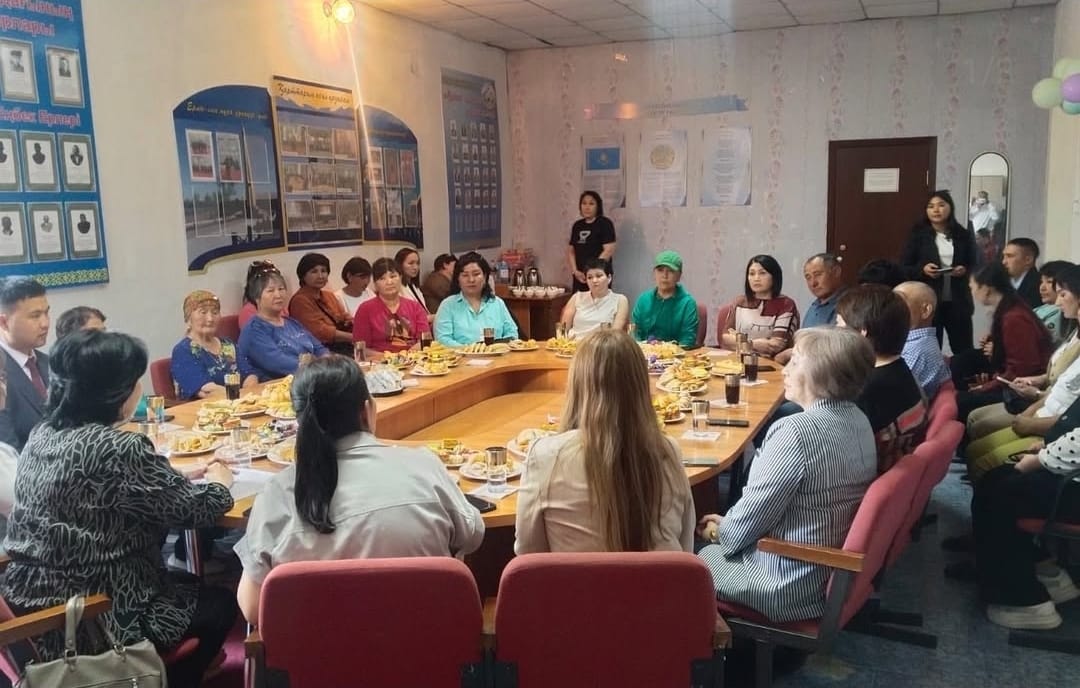 Дөңгелек үстел.