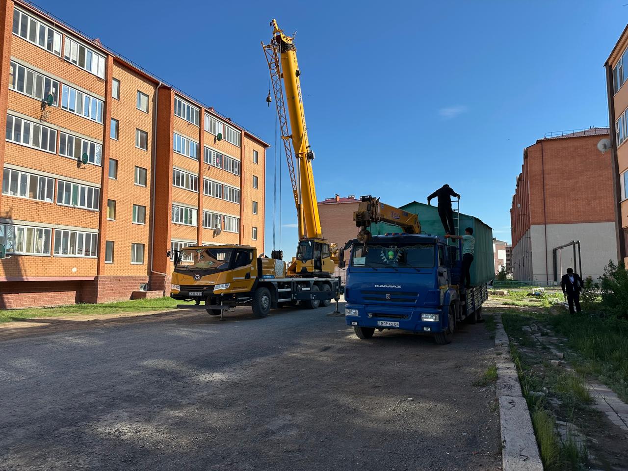 Қосшы қаласында рұқсатсыз жарнама мен заңсыз, рұқсат етілмеген және санитарлық талапқа сай емес сауда нүктелерін, дүңгіршектерді алып тастау жұмыстары жалғасуда