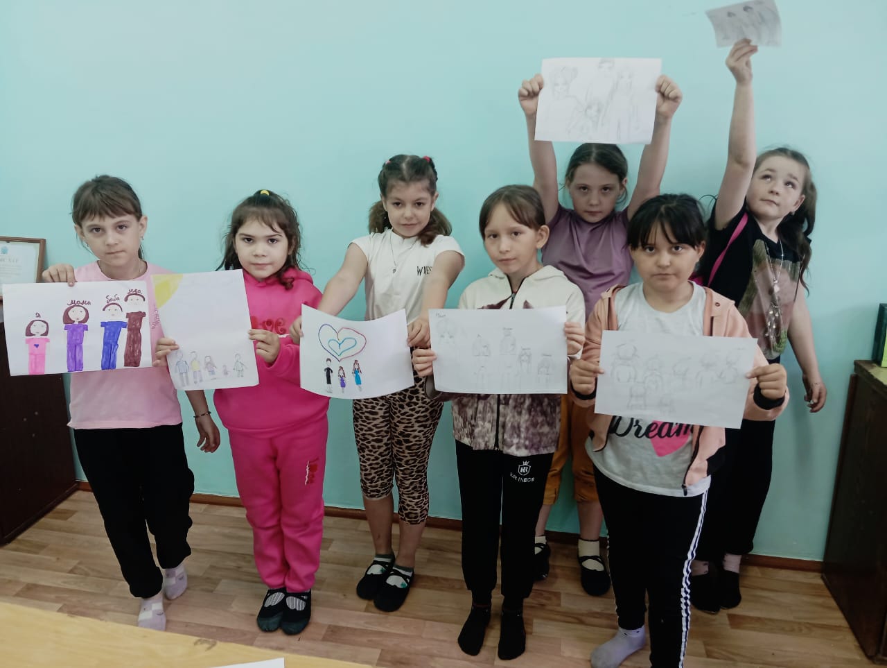 📍 Костряков ауылдық округінің Мәдениет үйі 👩‍👧‍👦 «Күн жылуы – күннен, мейірім – анадан» атты ойын бағдарламасы