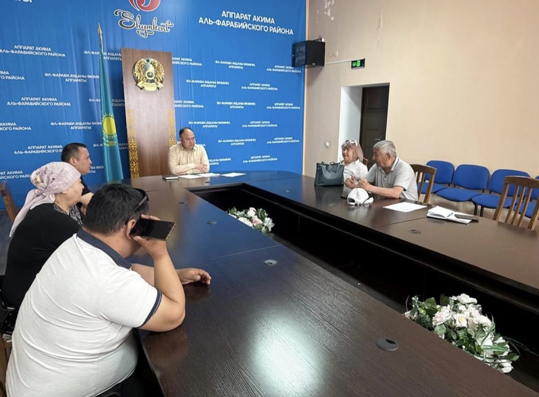 ШЫМКЕНТТЕ КОММУНАЛДЫҚ ҚЫЗМЕТШІЛЕР ТАЗАЛАП ҚАНА ҚОЙМАЙ, ҚОРҒАЙДЫ!