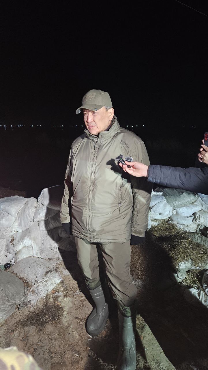 СҚО әкімі Тепличное ауылында жедел кеңес өткізді