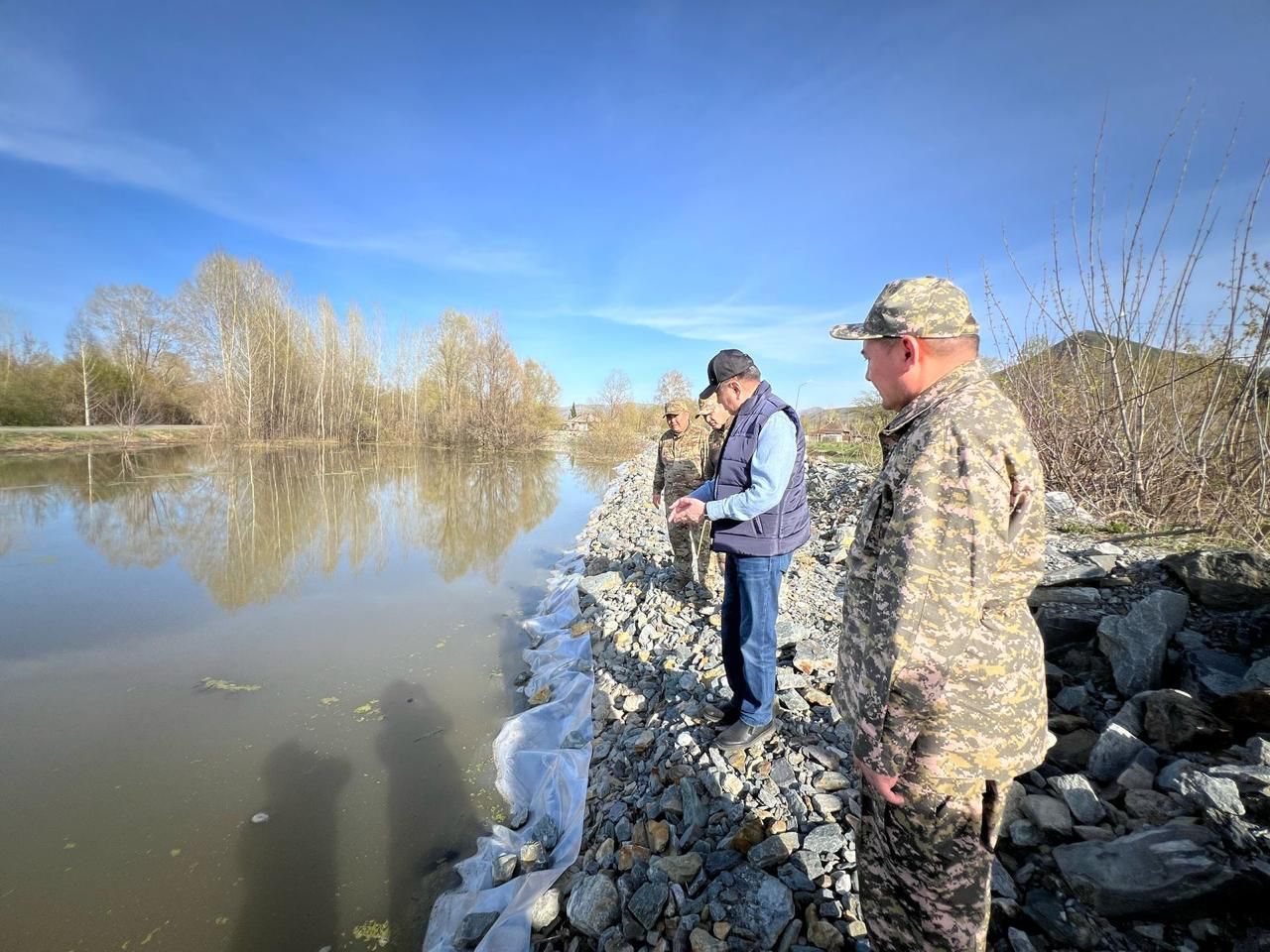 Аким ВКО из-за поднятия уровня воды поручил держать ситуацию в районе Алтай  на строгом контроле