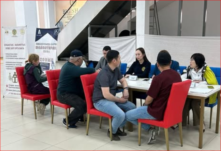 «ЗАҢ ЖӘНЕ ТӘРТІП» қағидаттарын ілгерлету мақсатында құқықтық мәселелер бойынша «Атырау Qiwi сауда орталығында» тұрғындармен қоғамдық қабылдау өткізді