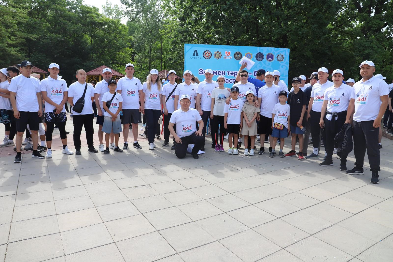В марафоне «Бірлік» приняли участие сотрудники Антикора города вместе с детьми