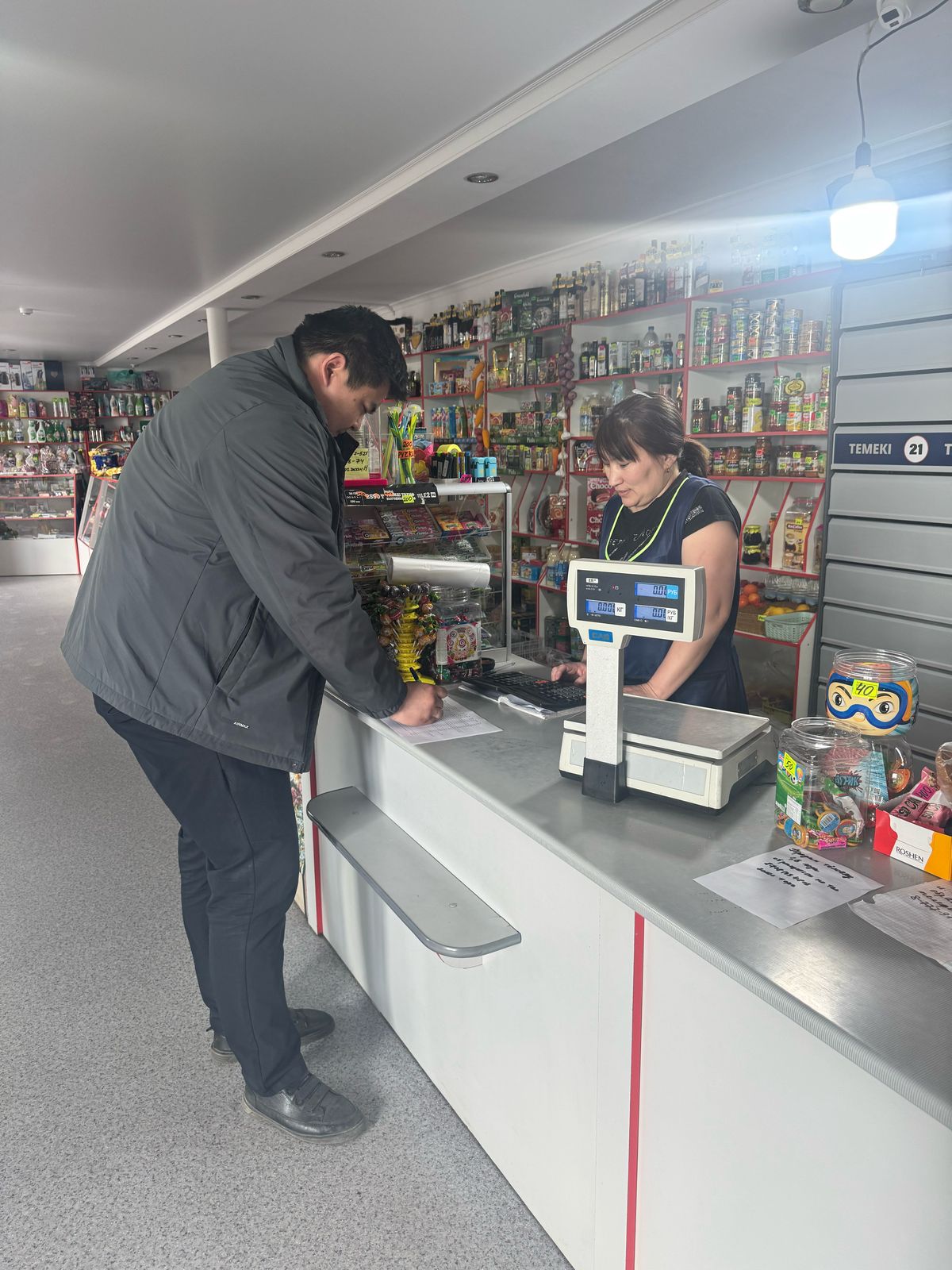 2 мая 2025 года в с.Благовещенка и в с.Кладбинка был проведён мониторинг цен социально-значимых продовольственных товаров.