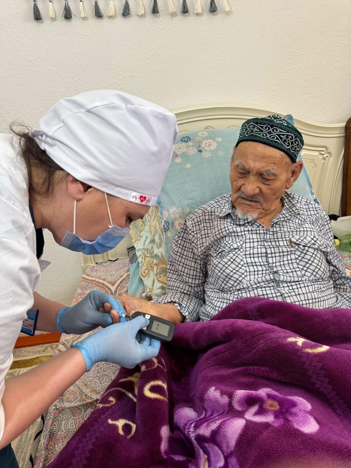 «АРДАГЕРЛЕРДІ АРДАҚТАЙЫҚ» АКЦИЯСЫ АЯСЫНДА МЕДИЦИНАЛЫҚ КӨМЕК КӨРСЕТІЛДІ