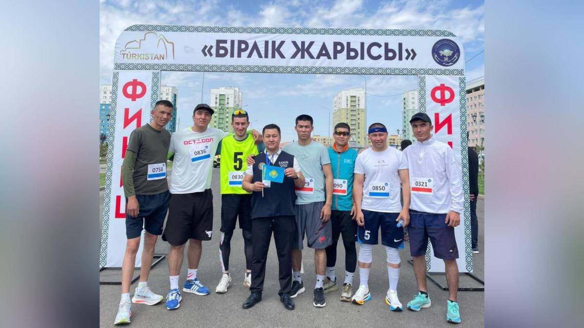 Полицейские стали победителями марафона в Туркестанской области