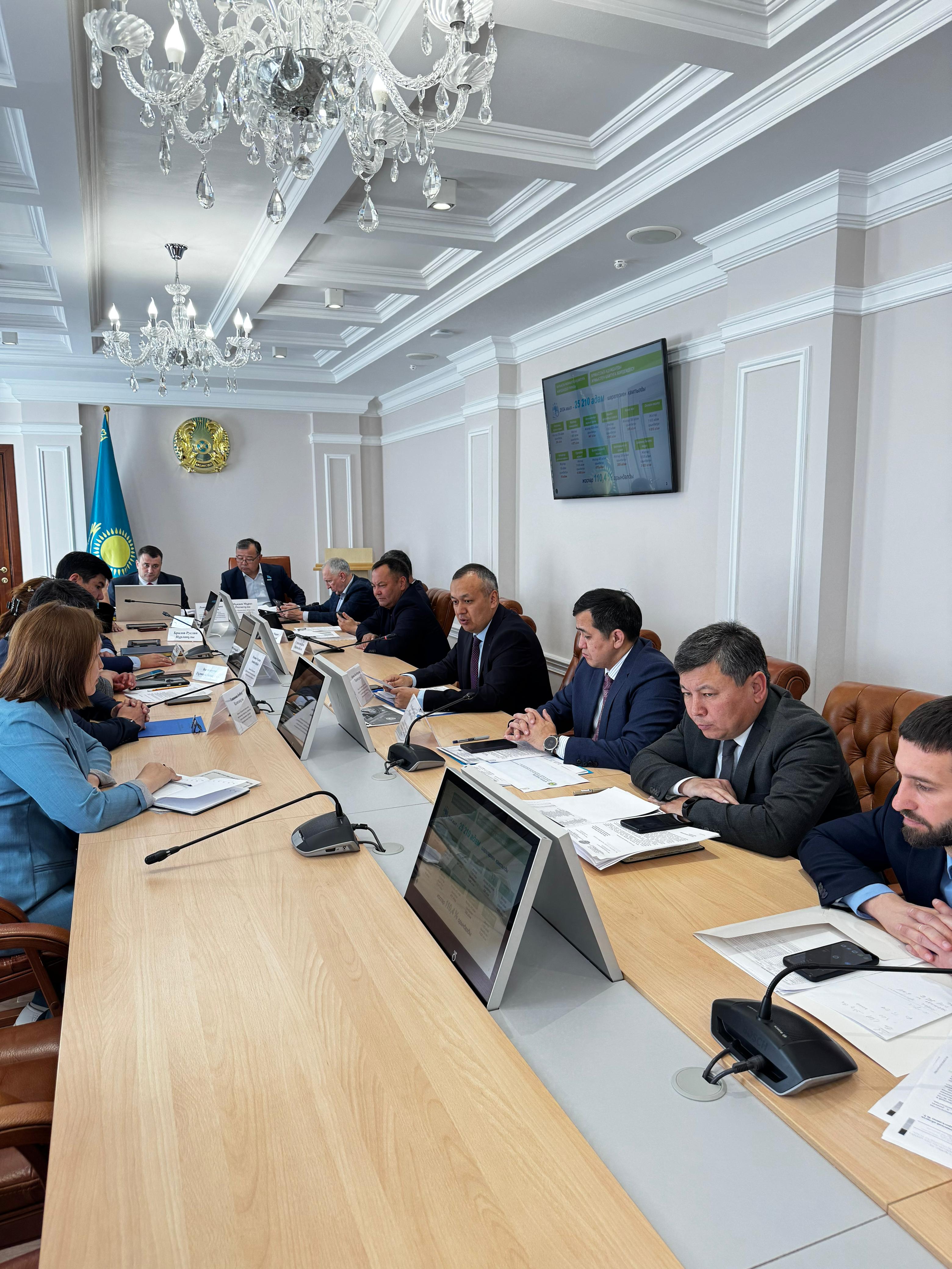 Әлеуметтік – мәдени даму, заңдылық, құқықтық тәртіп және кәсіпкерлік жөніндегі тұрақты комиссияның отырысы өтті