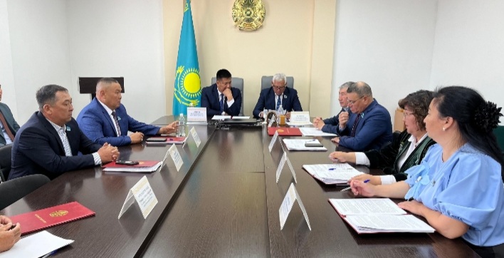 Жәнібек аудандық мәслихатының тұрақты комиссияларының кезекті отырысы мен аудандық мәслихаттың кезекті 33-ші сессиясы оздырылды