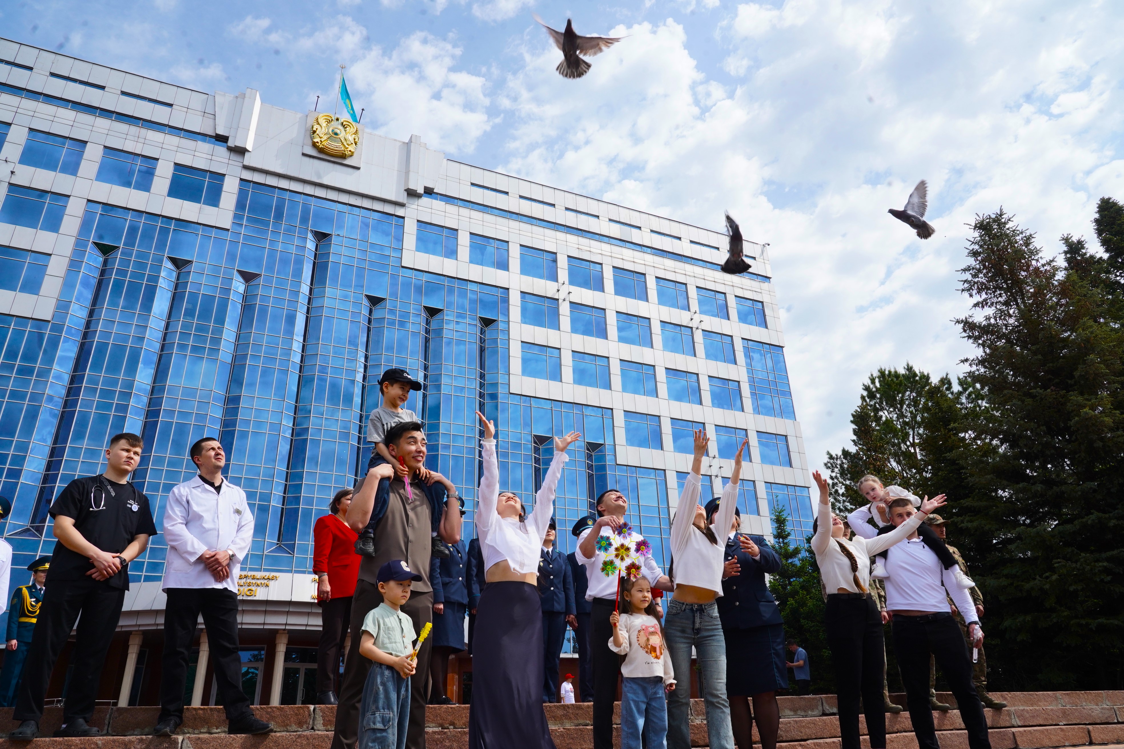 "Зорлық-зомбылыққа жол жоқ!": Қостанайда Отбасы күніне орай флешмоб және концерт өтті