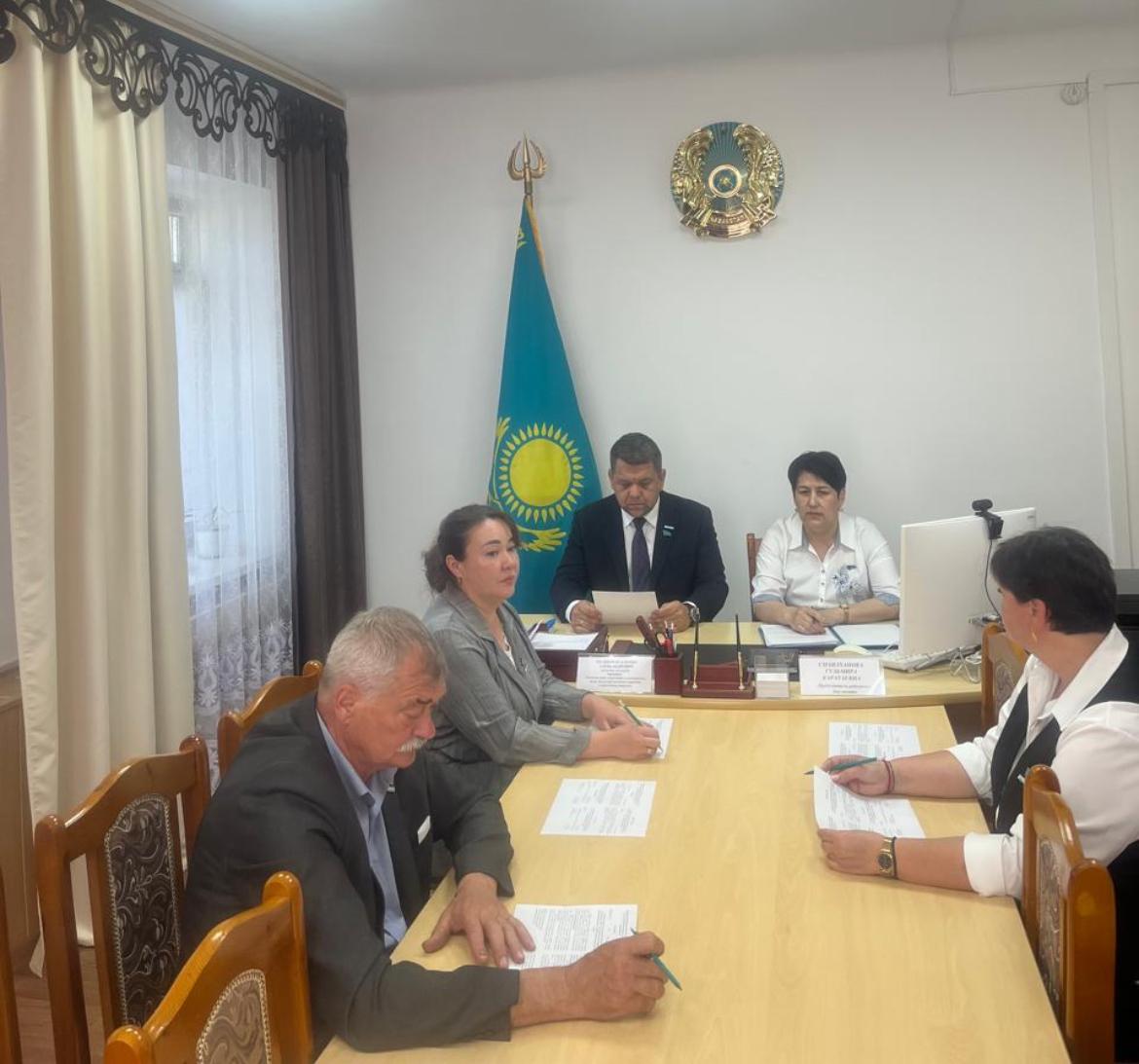 Шарбақты аудандық мәслихатында бюджет және әлеуметтік-экономикалық даму мәселелері жөніндегі тұрақты комиссияның отырысы өтті.