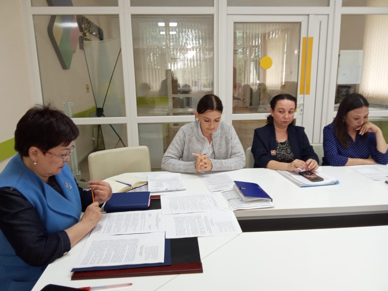 Қарабалық ауданы әкімдігі жанындағы кәмелетке толмағандардың істері және олардың құқықтарын қорғау жөніндегі комиссияның отырысы