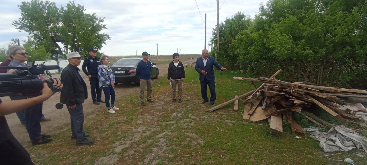 Депутаттық өкілеттік және этика, әлеуметтік сала және заңдылығы мәселелері жөніндегі тұрақты комиссияның жұмыс тобы Пригородное ауылына барды.