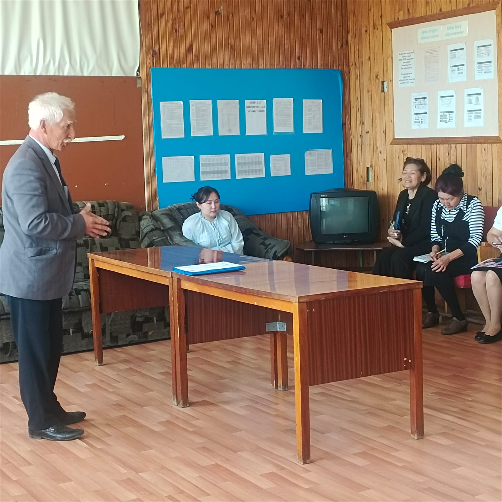 Сыбайлас жемқорлыққа қарсы іс-қимыл мәселелері бойынша" Бұзылық ауылының негізгі орта мектебі " КММ ұжымымен түсіндірме әңгіме