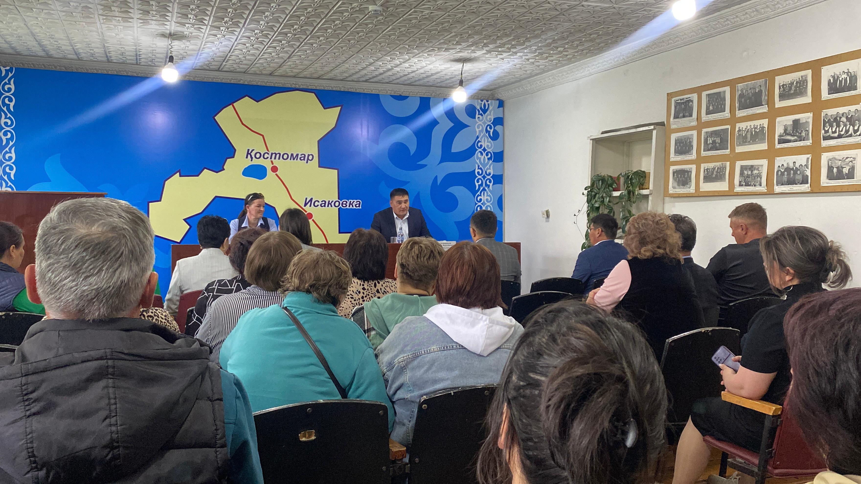 Зеренді ауданы әкімінің міндетін атқарушы А. Ахмедьянов Исаковка және Викторовка ауылдық округтерінің тұрғындарымен есеп беру кездесуін өткізді
